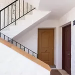 19a Claire Apartment